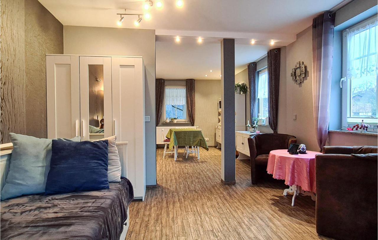 2 Bedroom Cozy Apartment In Зул Екстериор снимка