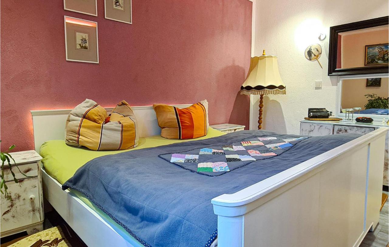 2 Bedroom Cozy Apartment In Зул Екстериор снимка