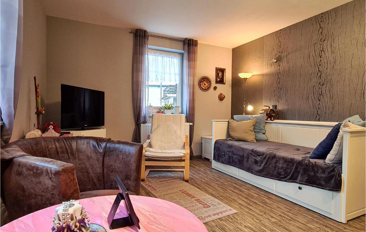 2 Bedroom Cozy Apartment In Зул Екстериор снимка